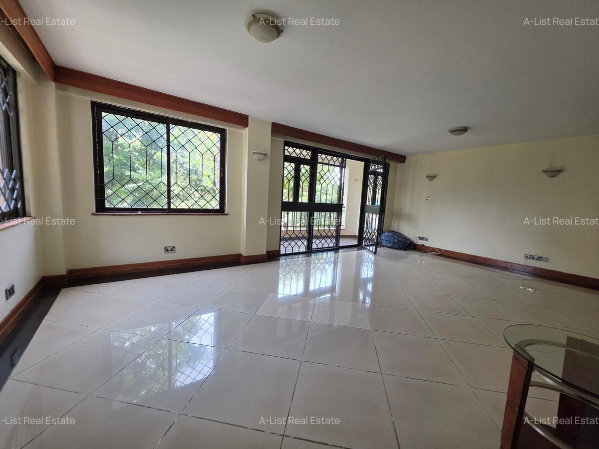 4 Bed Apartment with En Suite at Brookside Drive - 14