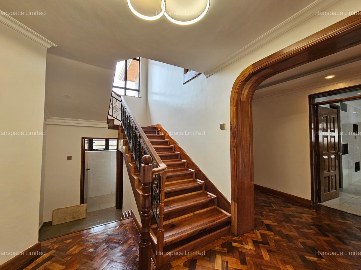 5 Bed Villa with En Suite in Runda - 14