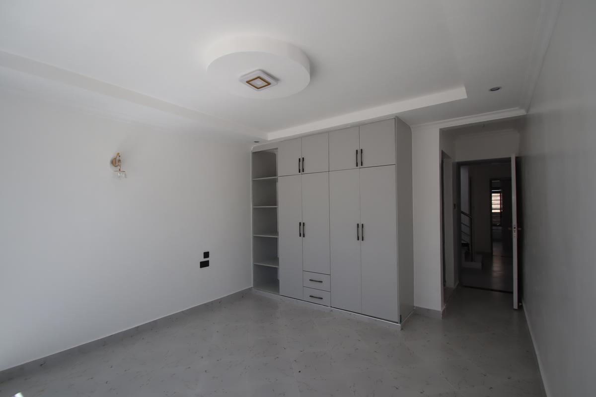 4 Bed House with En Suite at Mugutha Area - 11