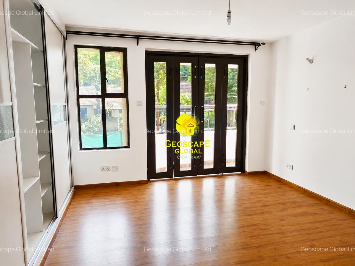3 Bed Apartment with En Suite in Riverside - 1