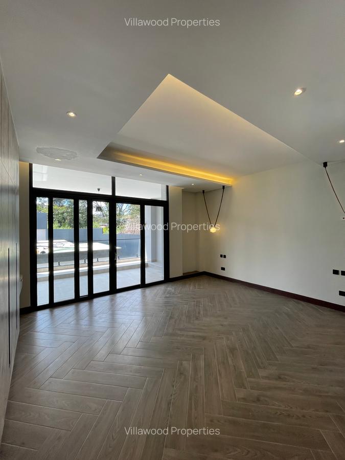 6 Bed Villa with En Suite in Nyari - 17