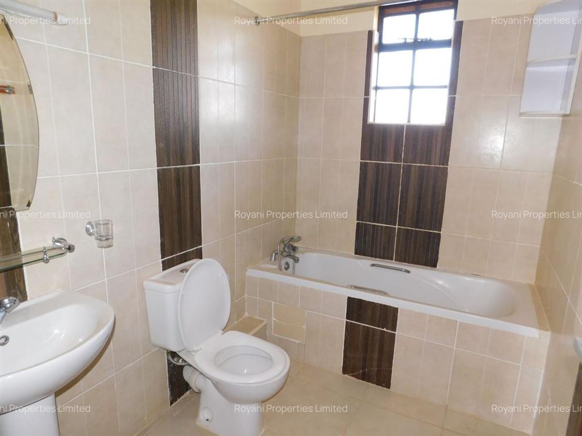 4 Bed House with En Suite at Fourways Junction Estate - 11