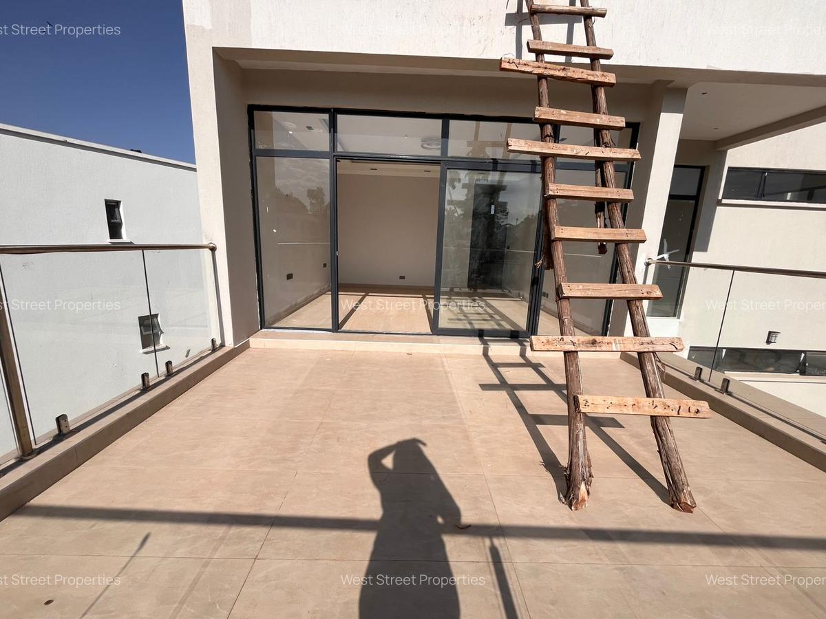 5 Bed Villa with En Suite at Lavington - 19