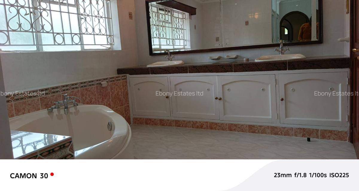 10 Bed Townhouse with En Suite in Lavington - 12