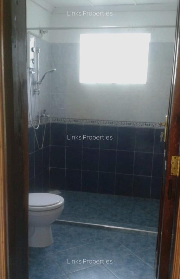 2 Bed House with En Suite at Karen Road - 5