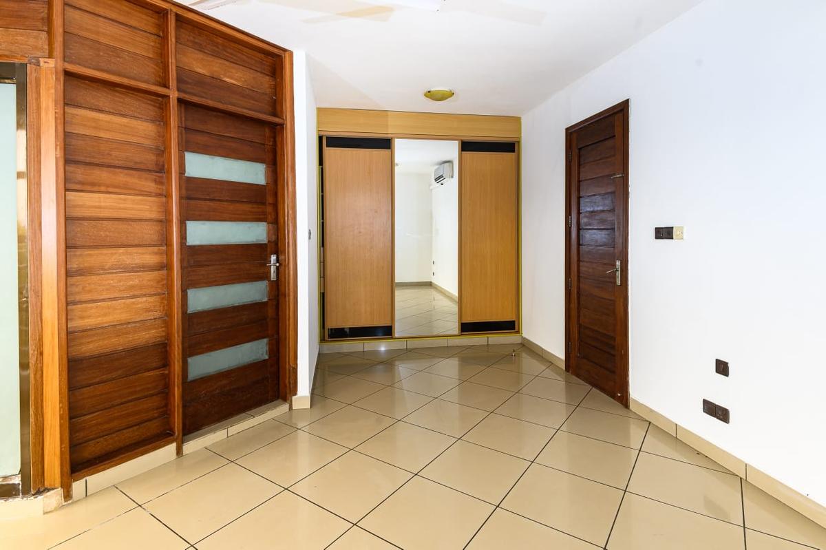 4 Bed Apartment with En Suite in Nyali Area - 9