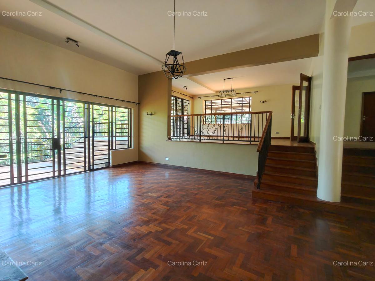 5 Bed House with En Suite in Lake View - 5