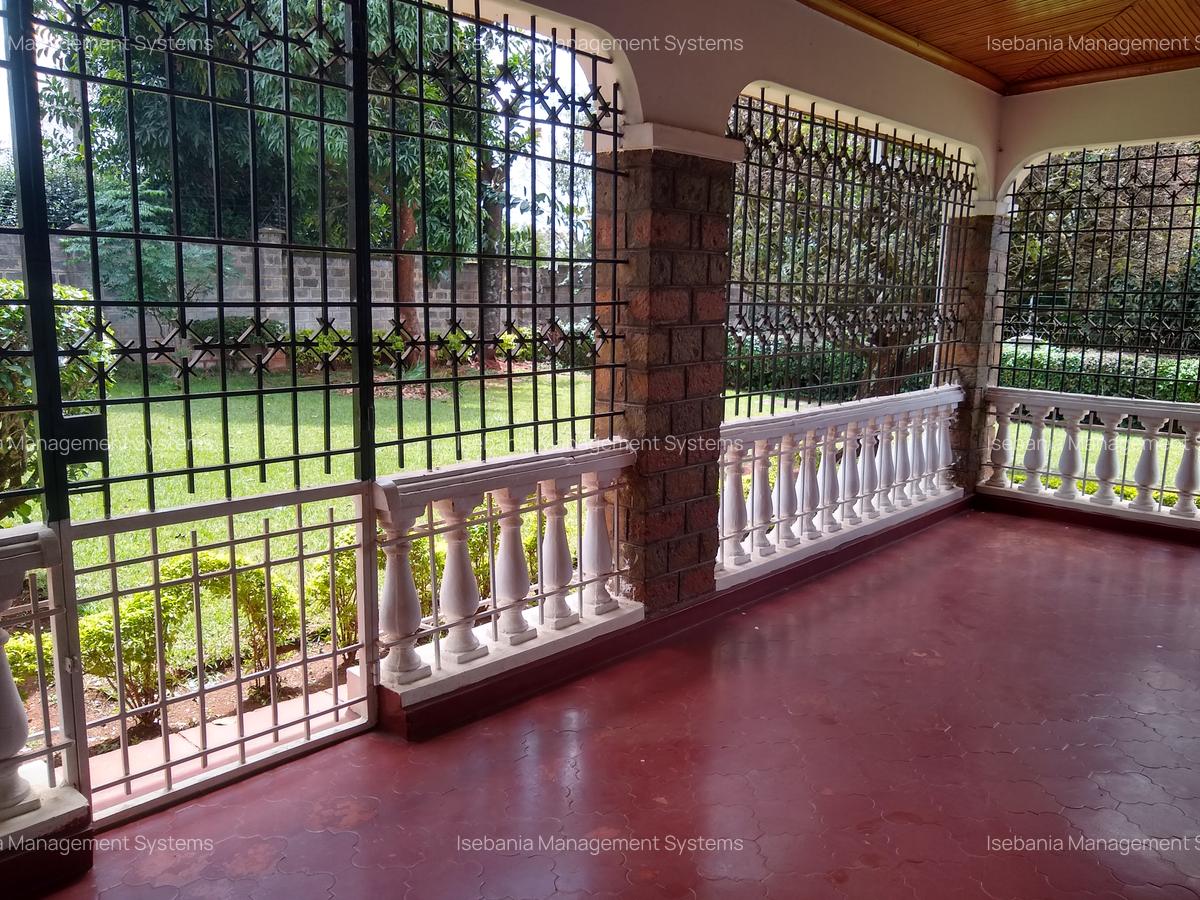 4 Bed House with En Suite at Rosslyn Road - 8