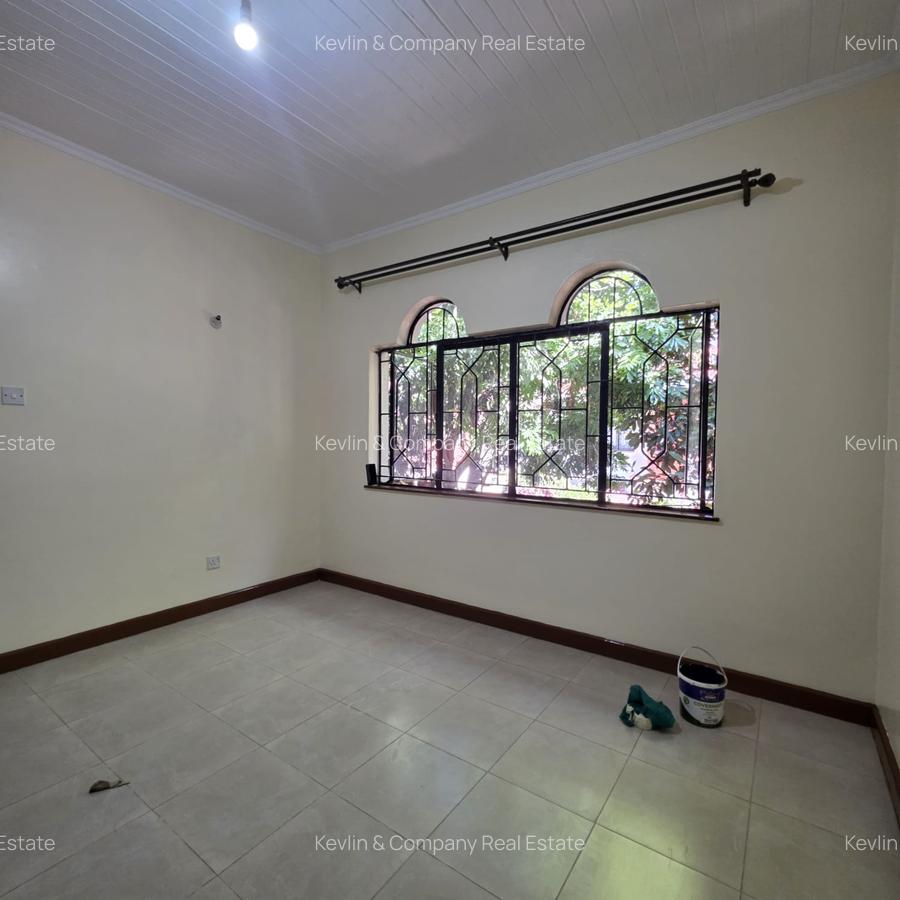 5 Bed House with En Suite at Riverside Drive - 17