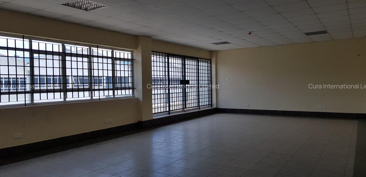 6,200 ft² Warehouse in Industrial Area - 5