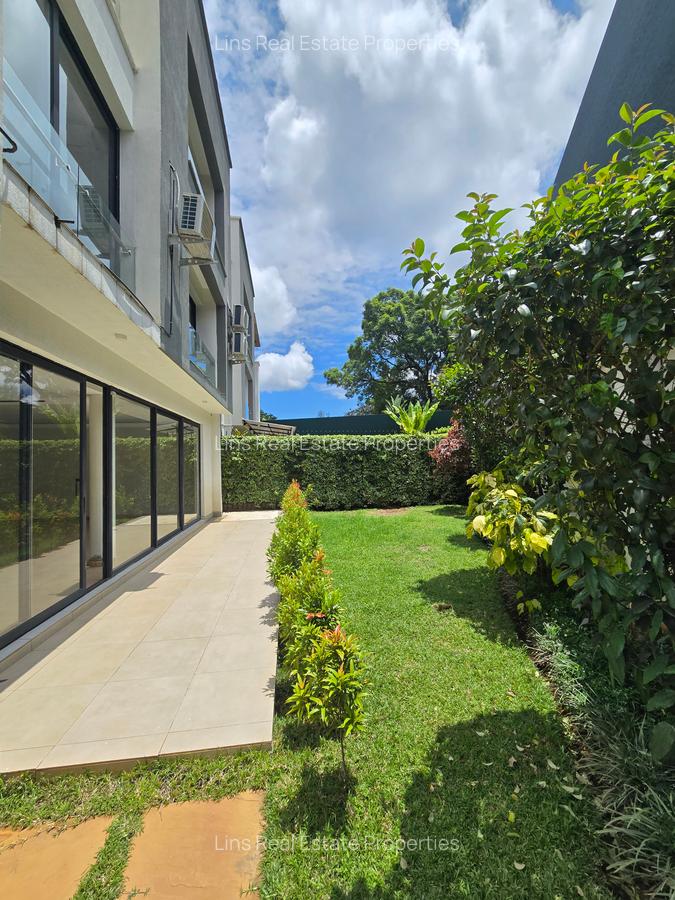 5 Bed Townhouse with En Suite in Lavington - 3