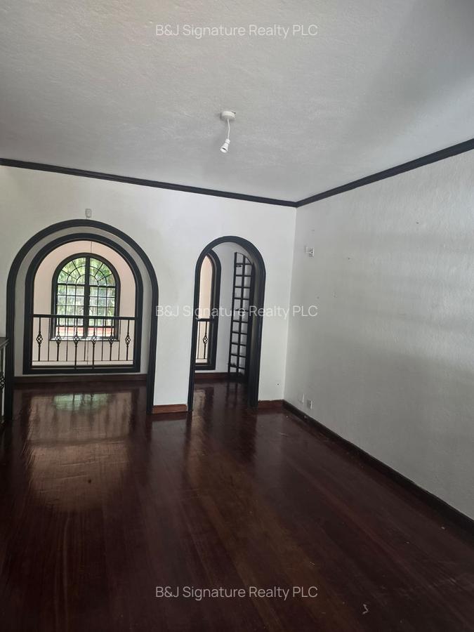 4 Bed Villa with En Suite in Riverside - 19