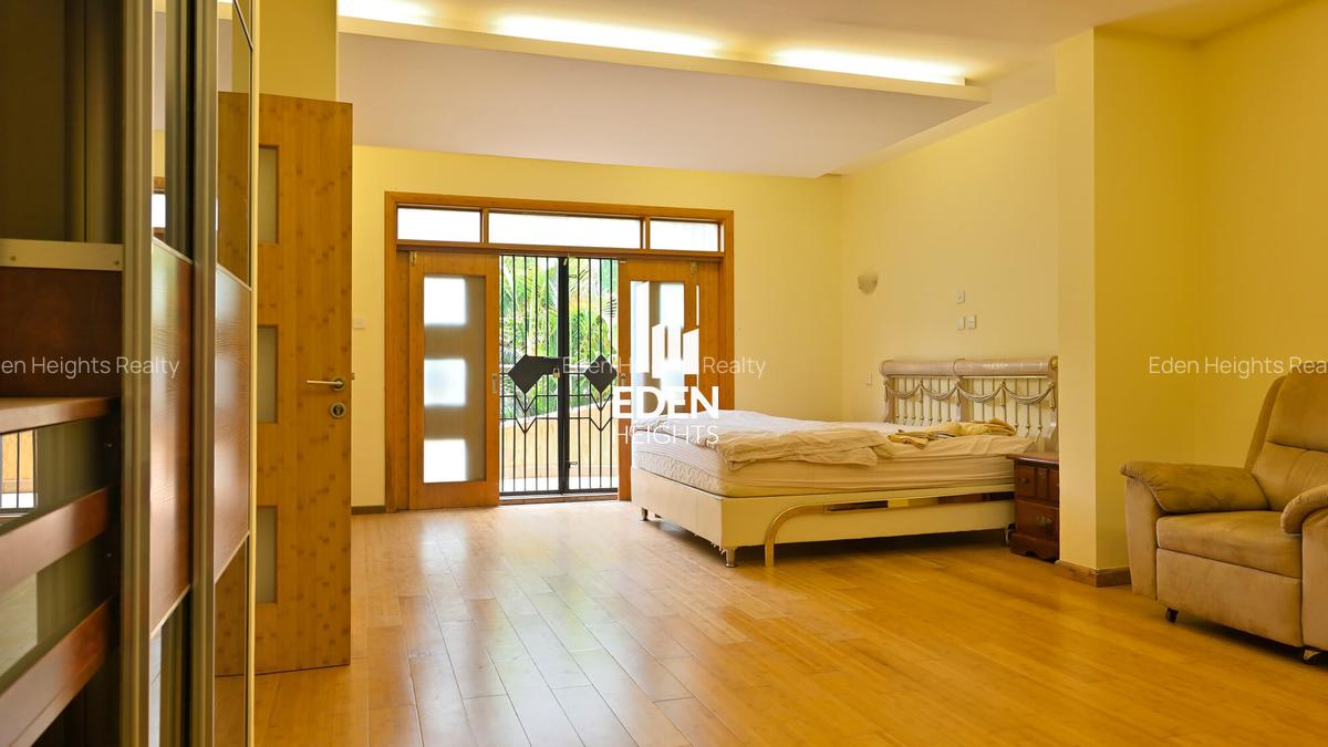 5 Bed Townhouse with En Suite in Kyuna - 17