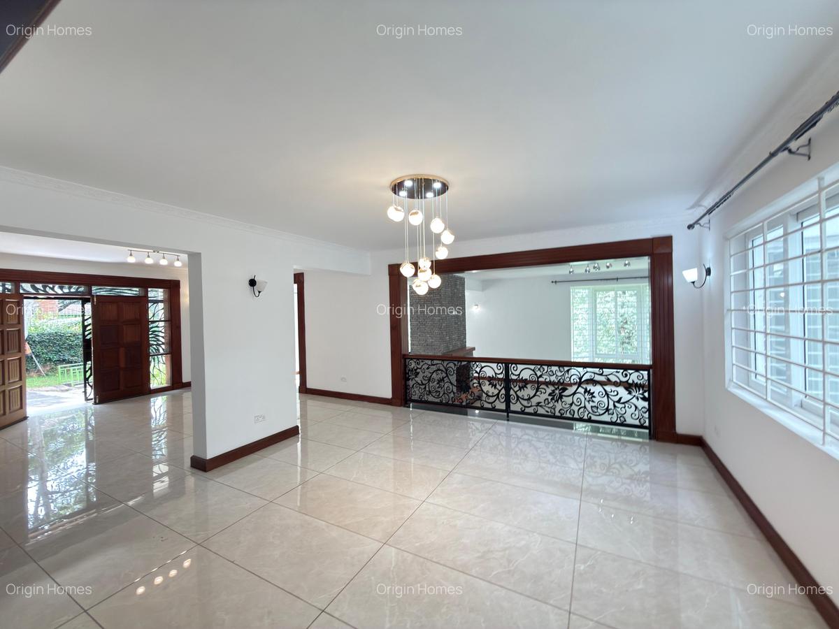 5 Bed House with En Suite at Rosslyn - 16