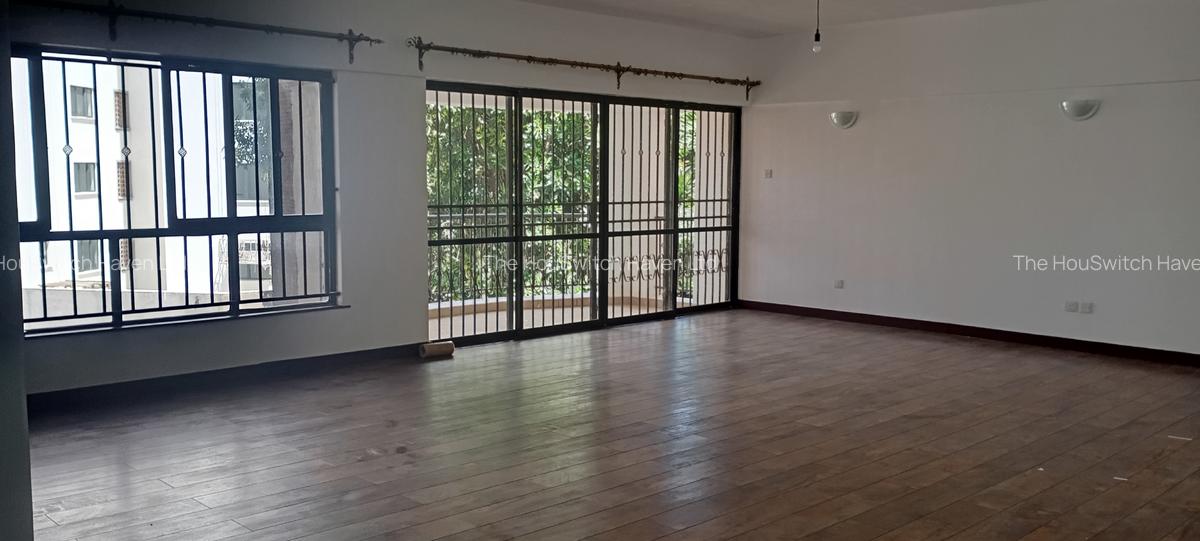 4 Bed Apartment with En Suite at Brookside Drive - 1