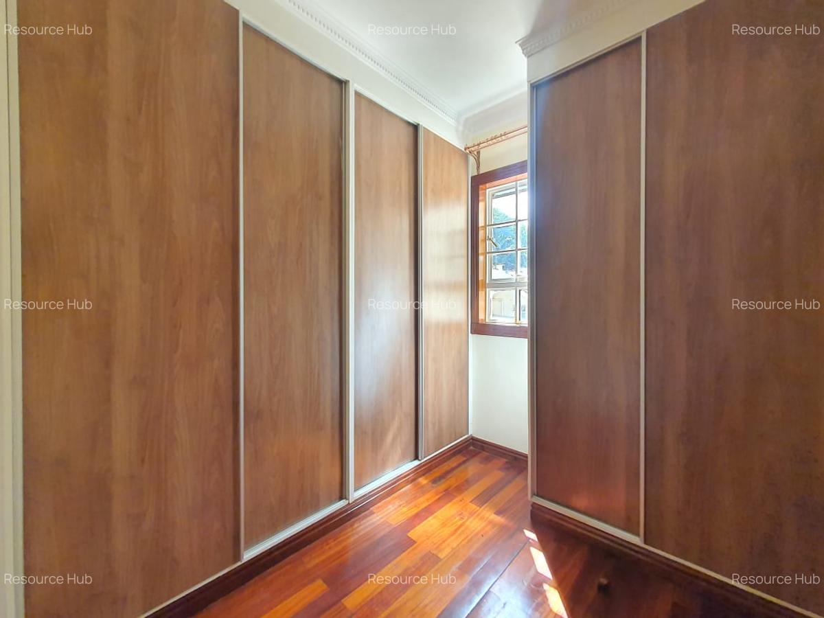 5 Bed House with En Suite at Kyuna - 9