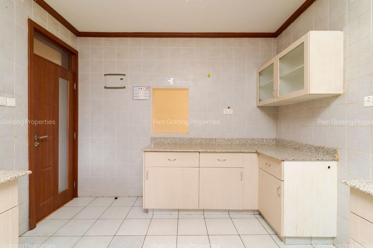 2 Bed Apartment with En Suite in Parklands - 17