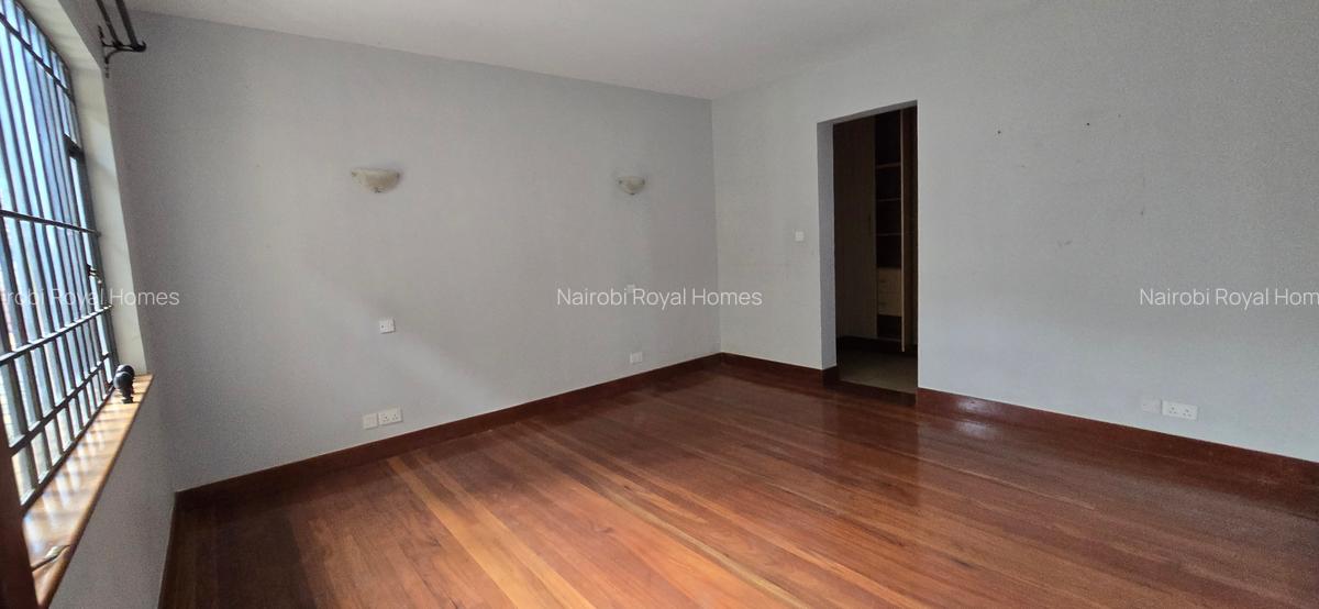5 Bed Townhouse with En Suite at Lavington Off Convent Road - 13