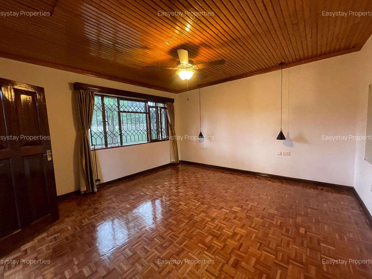 5 Bed House with En Suite in Runda - 10