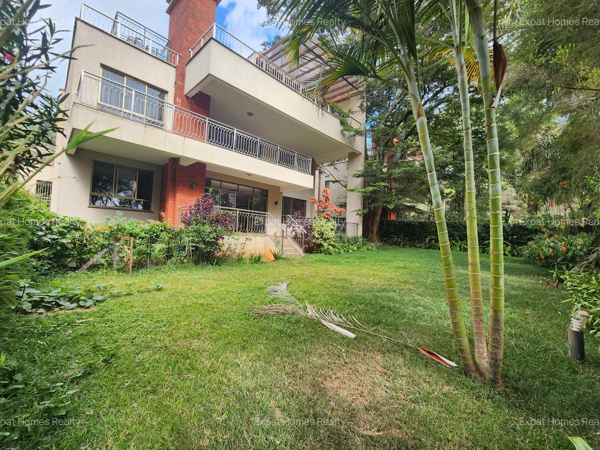 5 Bed Villa with En Suite in Lavington - 1