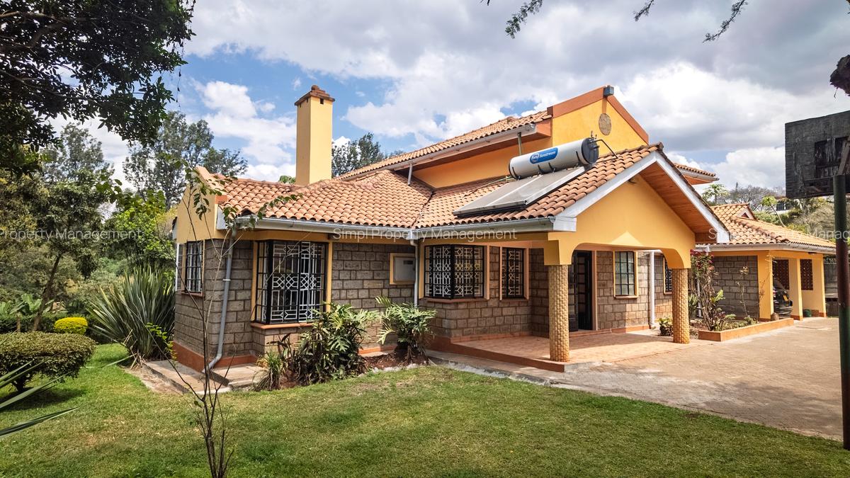 4 Bed House with En Suite at Manga Close - 4