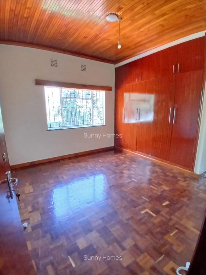 4 Bed Villa with En Suite at Rossylin Lone Tree - 6