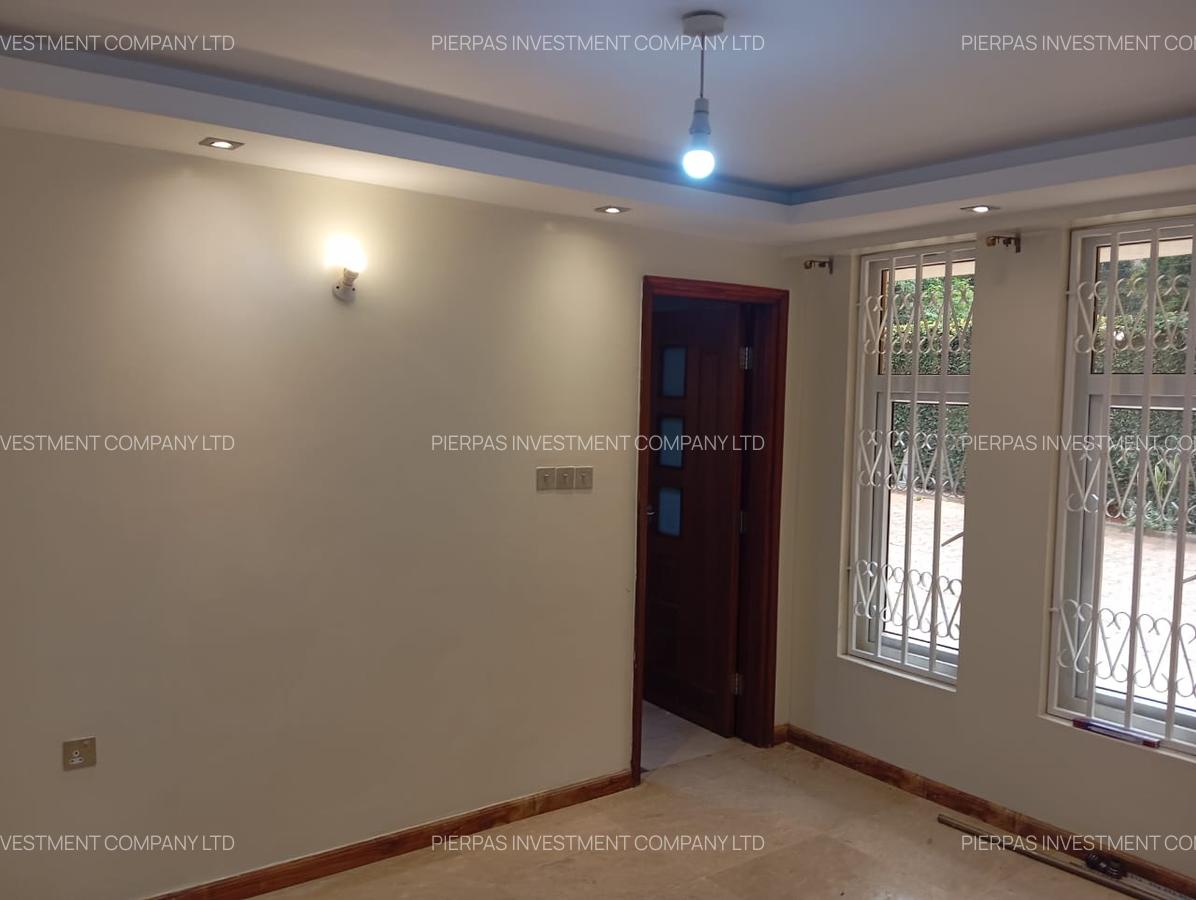 5 Bed Townhouse with En Suite in Lavington - 18