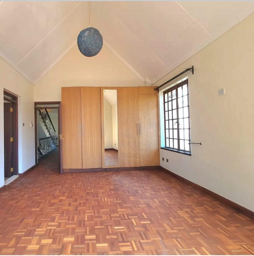 5 Bed Townhouse with En Suite in Lavington - 11