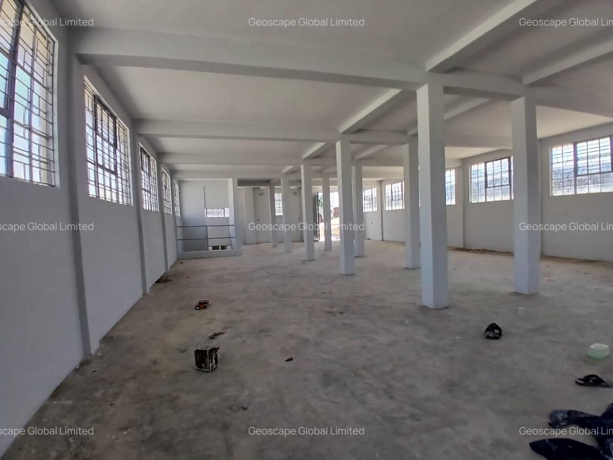 7,000 ft² Warehouse with Parking in Industrial Area - 3