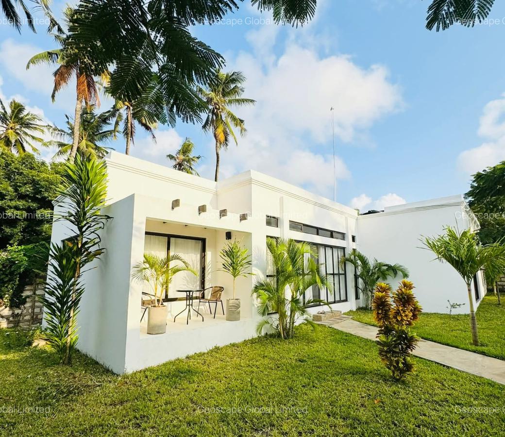 2 Bed Villa with En Suite in Watamu - 3
