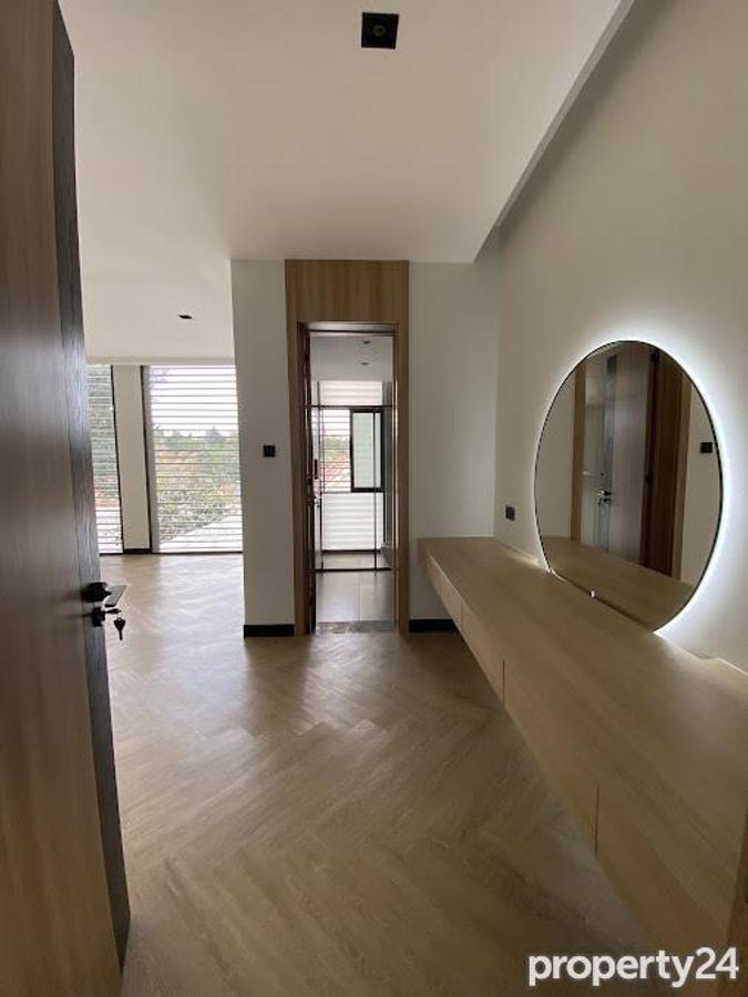 5 Bed Townhouse with En Suite in Lavington - 14