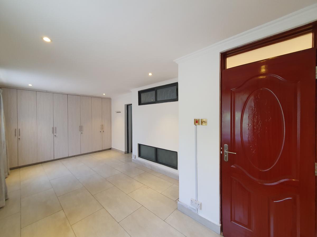 4 Bed House with En Suite in Parklands - 18