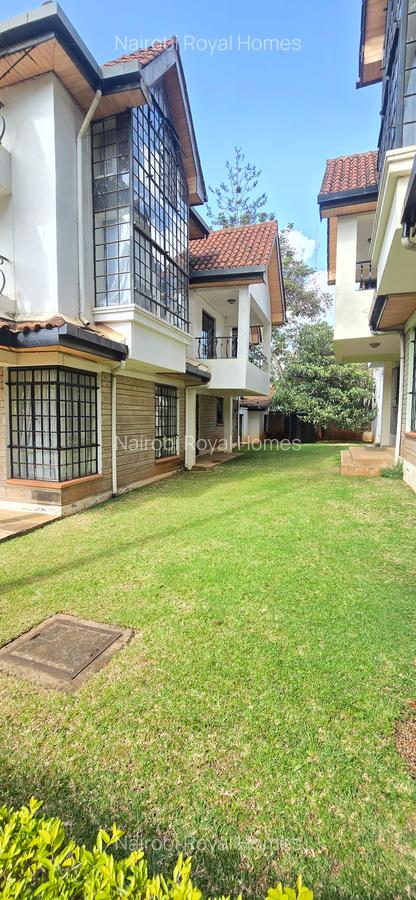5 Bed Townhouse with En Suite at Lavington Green - 3