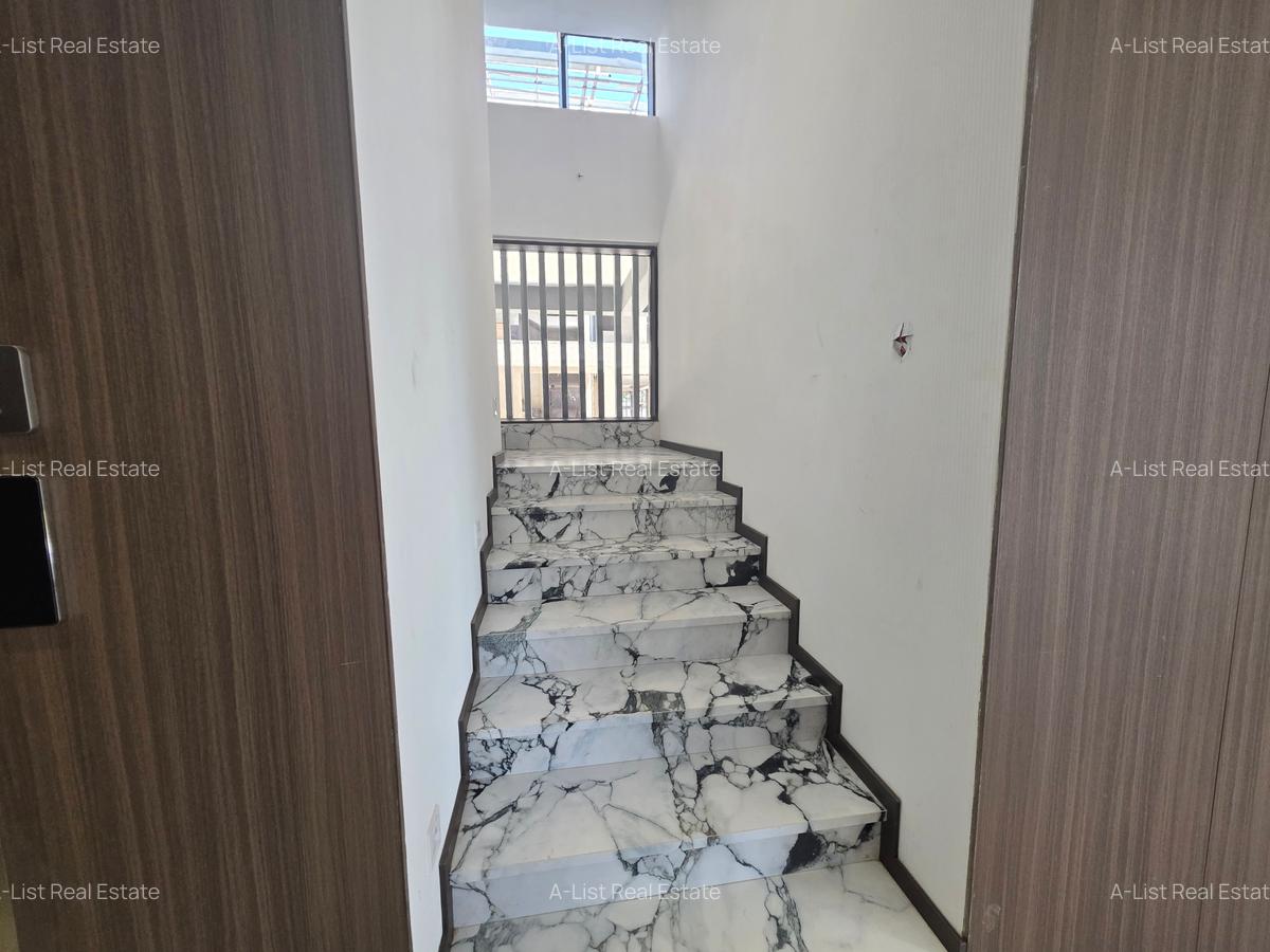 5 Bed Villa with En Suite at Jacaranda Avenue - 9