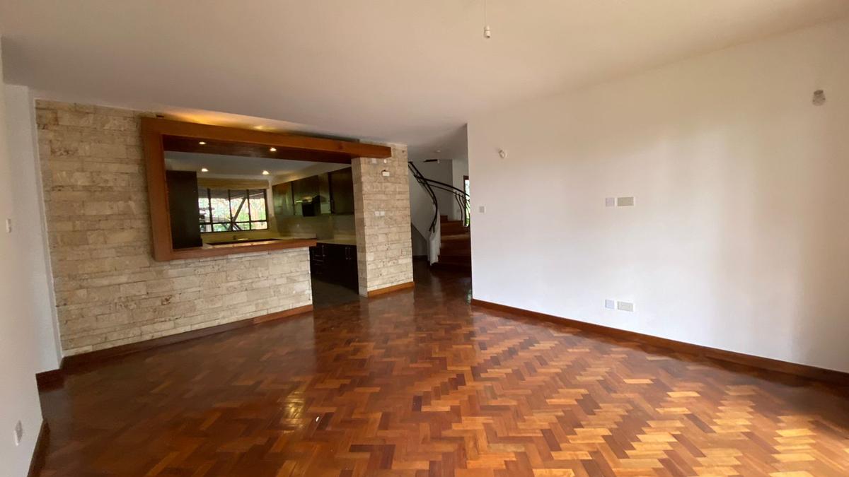 5 Bed House with En Suite in Runda - 12