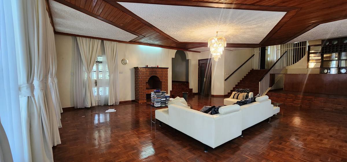 6 Bed Villa with En Suite in Runda - 3