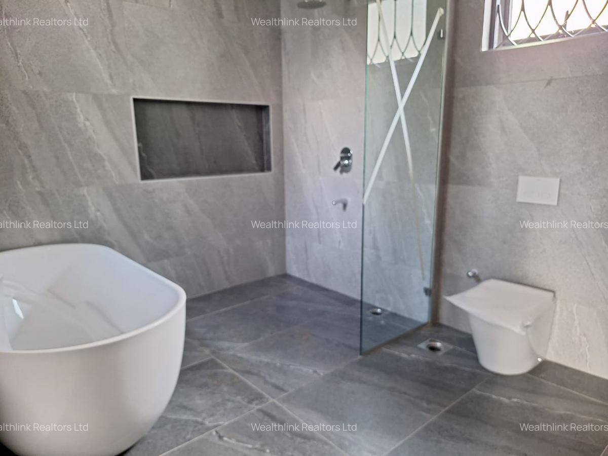 5 Bed Townhouse with En Suite at Loresho - 3