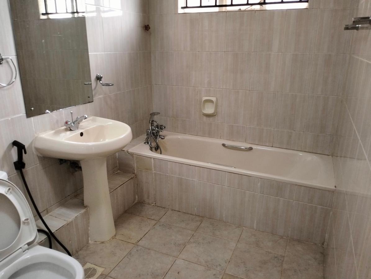 5 Bed Townhouse with En Suite in Lavington - 14