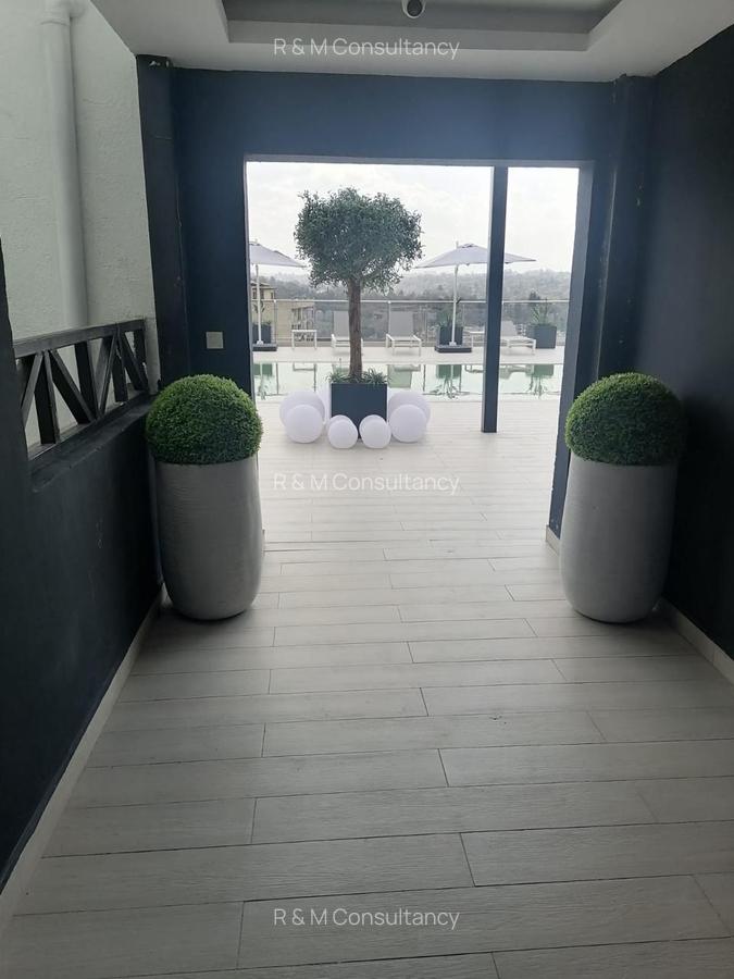 3 Bed Apartment with En Suite at Riverside Square - 11