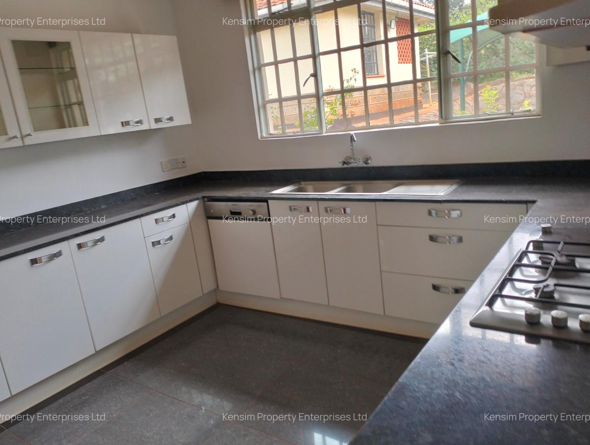 4 Bed Townhouse with En Suite in Nyari - 9