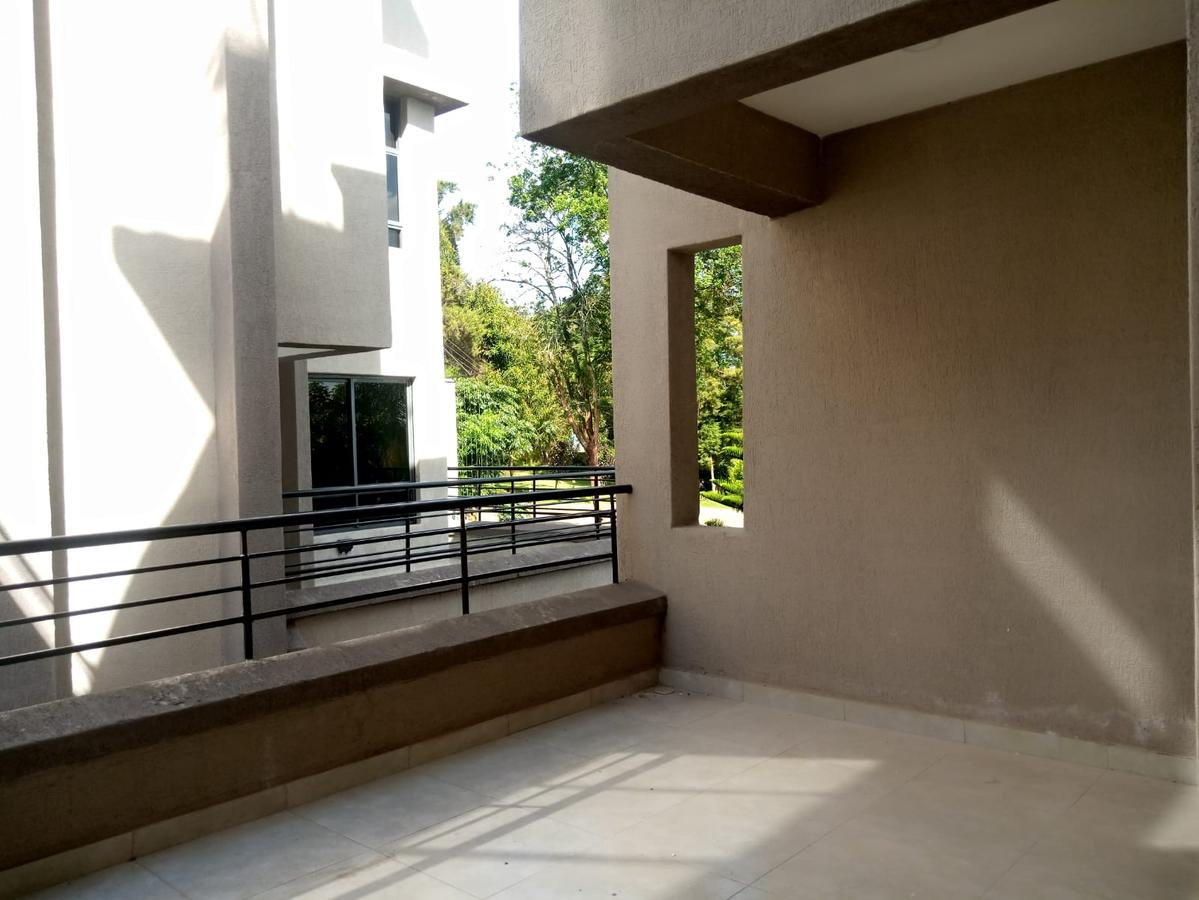 5 Bed House with En Suite in Lavington - 13