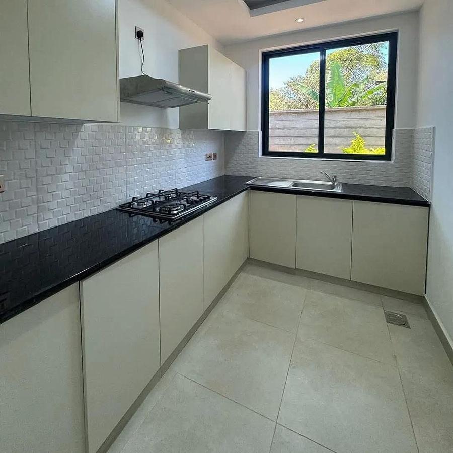 5 Bed House with En Suite in Lavington - 5