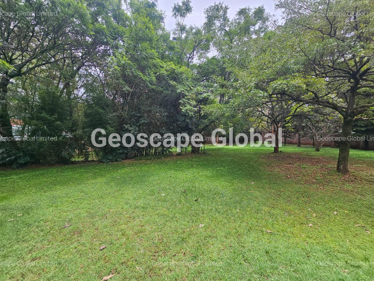 4 Bed House with En Suite in Lavington - 12