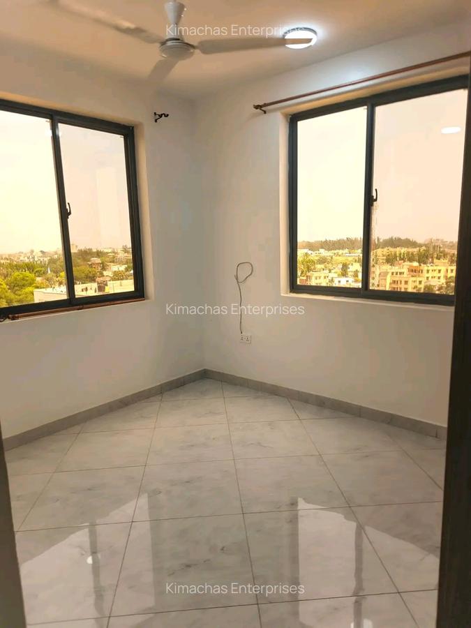 3 Bed Apartment with En Suite at Off Links Road - 18