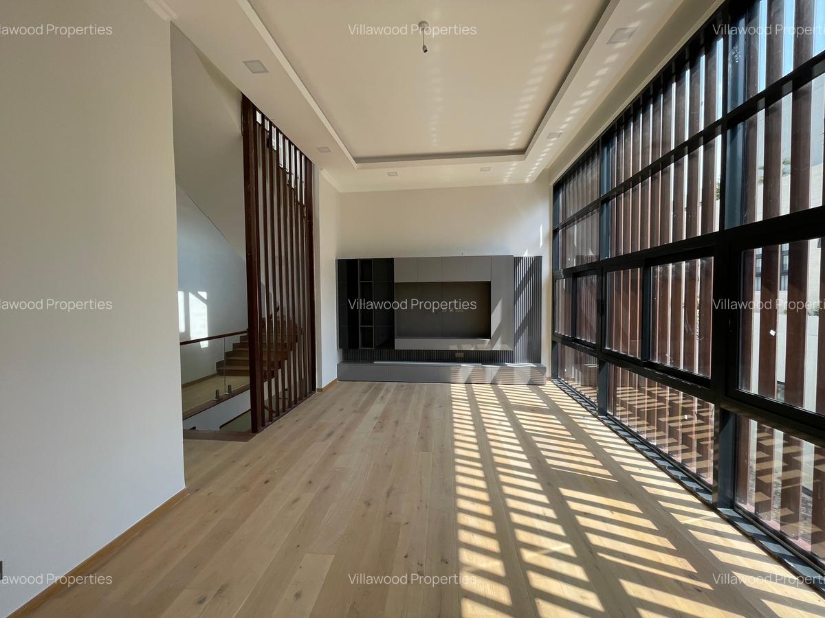 5 Bed Villa with En Suite in Lavington - 2