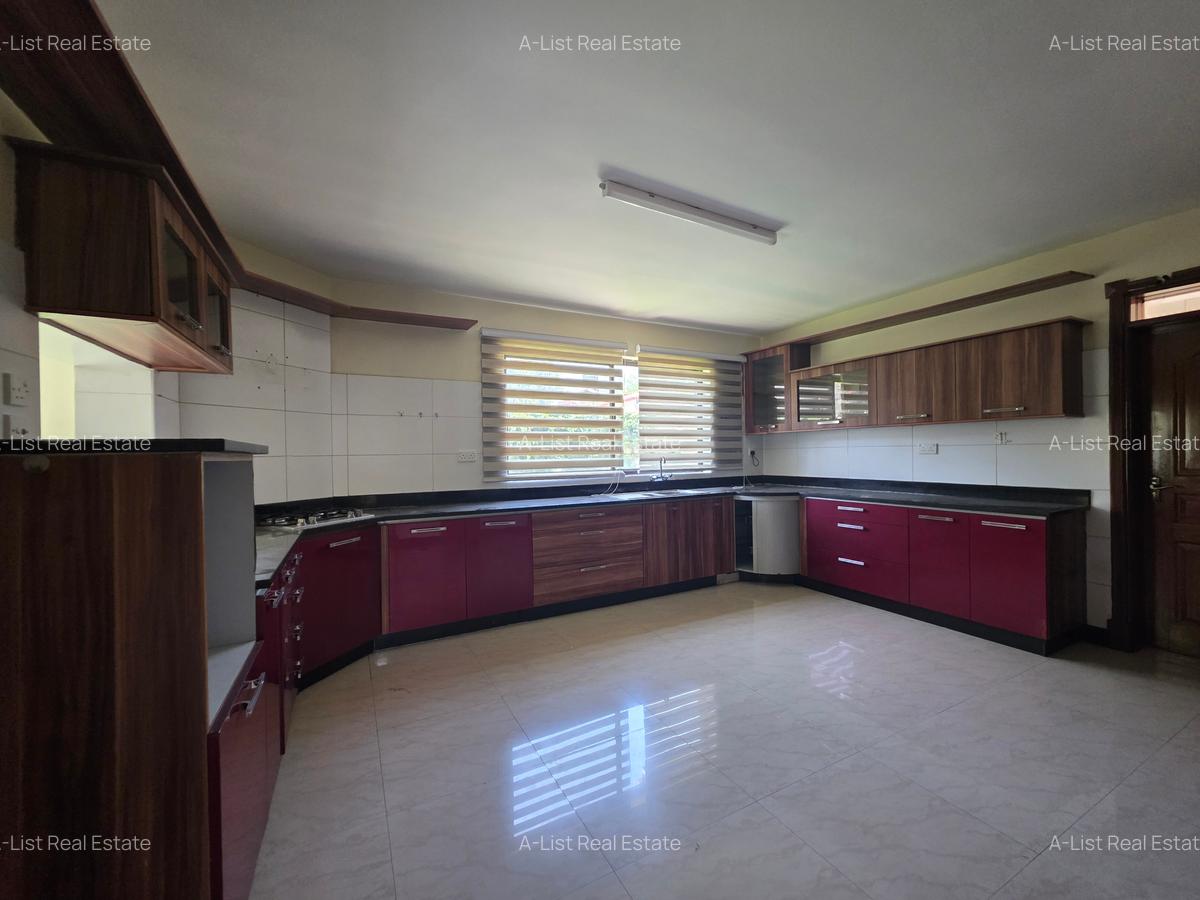 4 Bed House with En Suite at Grevillea Grove - 6