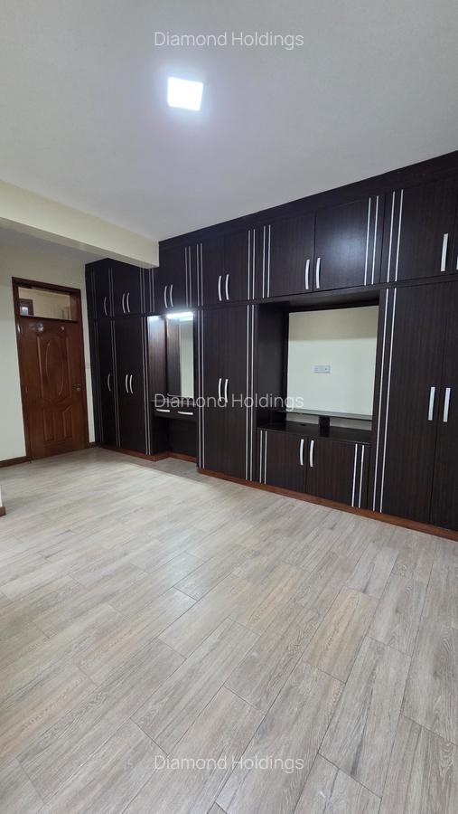 3 Bed Apartment with En Suite at Parklands - 8