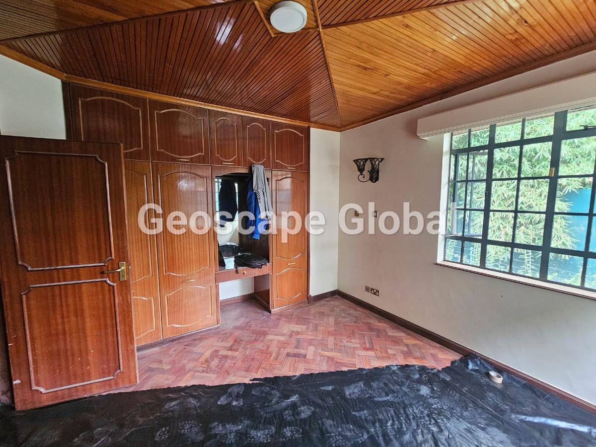 5 Bed House with En Suite at Nyari - 8