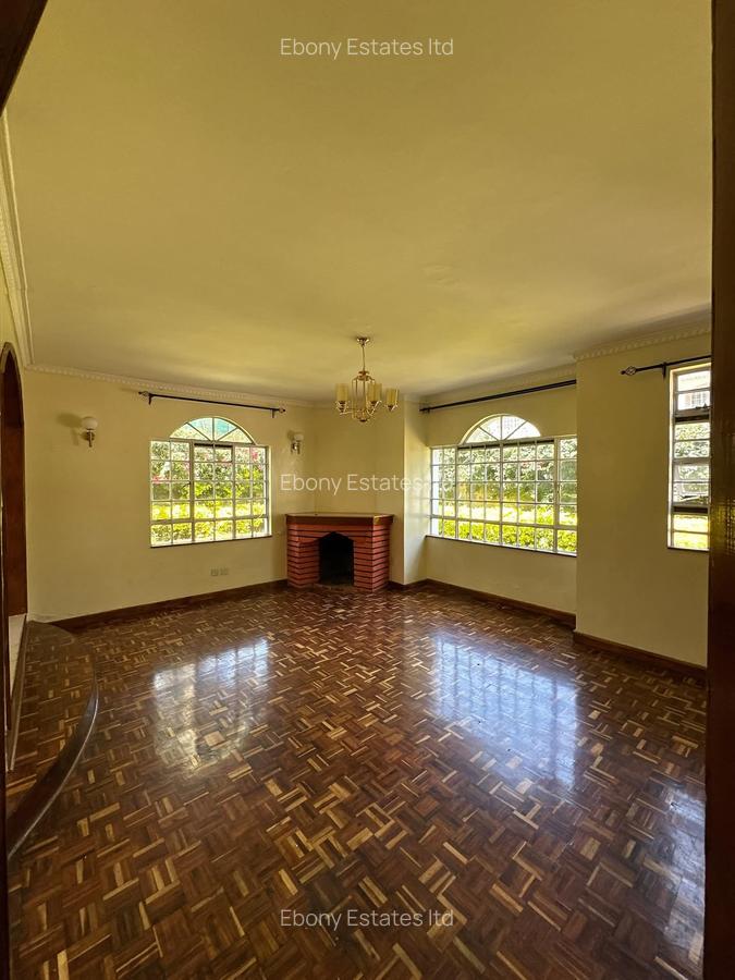 4 Bed Villa with En Suite in Lavington - 6