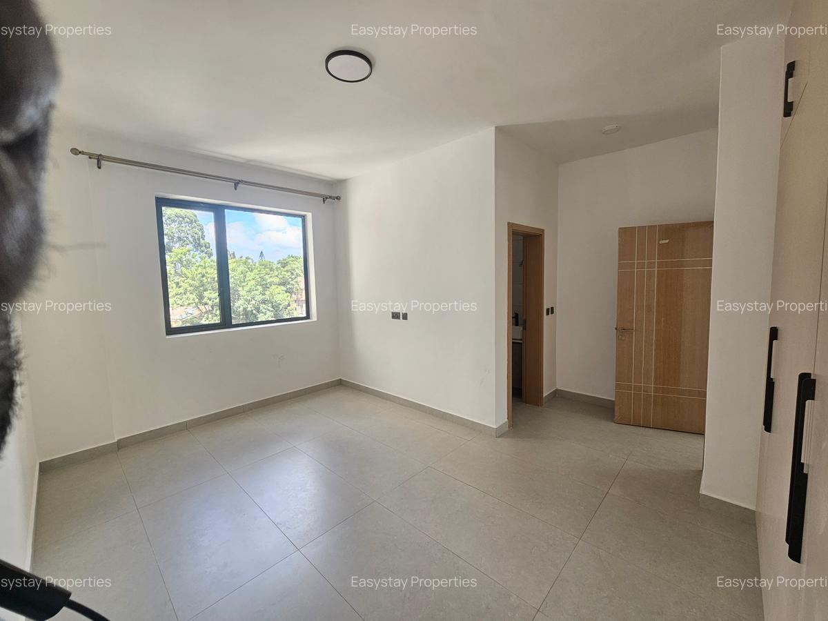 2 Bed Apartment with En Suite in Brookside - 8